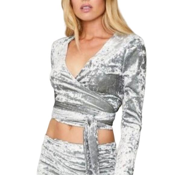We are HAH Top Notch Long Sleeve Gray Velvet Wrap Top Small NWT - Picture 3 of 5